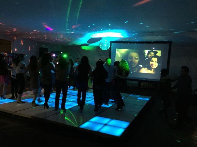 Fiesta temática de los ochenta en Cuernavaca, Morelos.